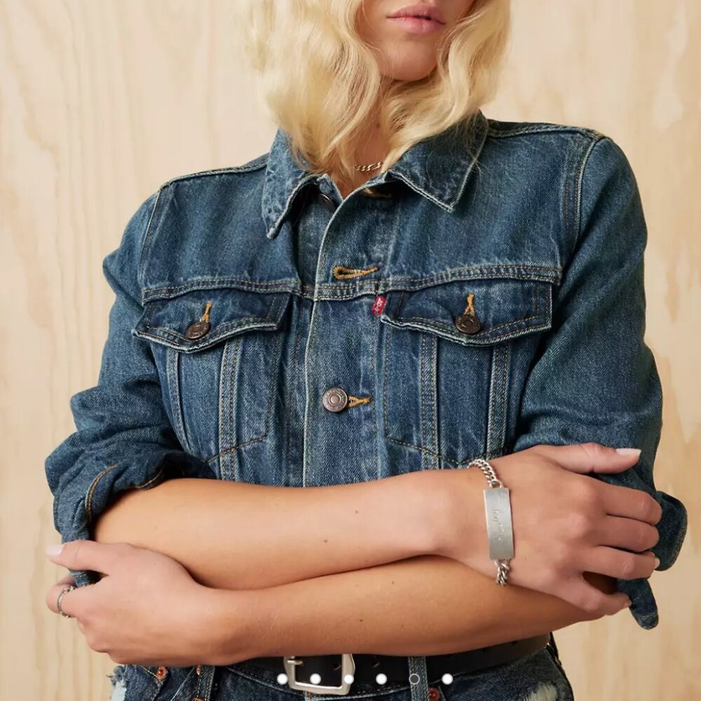 ⭐️HOST PICK - Levi's XS Trucker Jean Denim Jacket - Medium Blue - LIKE NEW